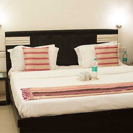 Aura Suites Gurgaon Exteriör bild